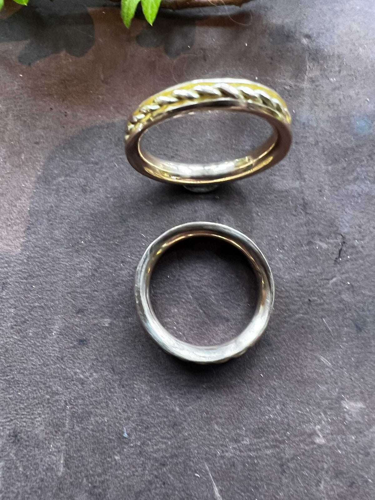 Randig ring 4 mm i 18k rödguld – produktbild 6 av 8