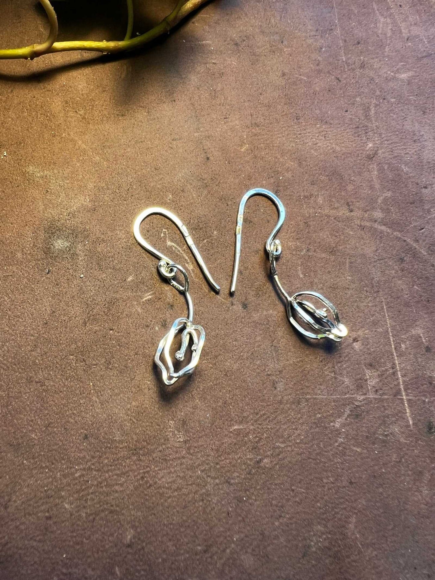 Månadsblommorna Hängande Örhängen silver