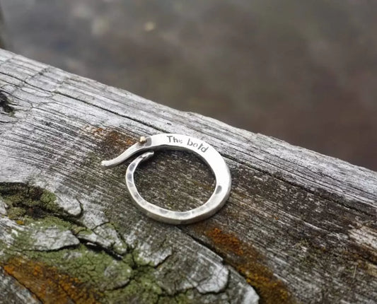 Följeslagaren Ring i återvunnet silver