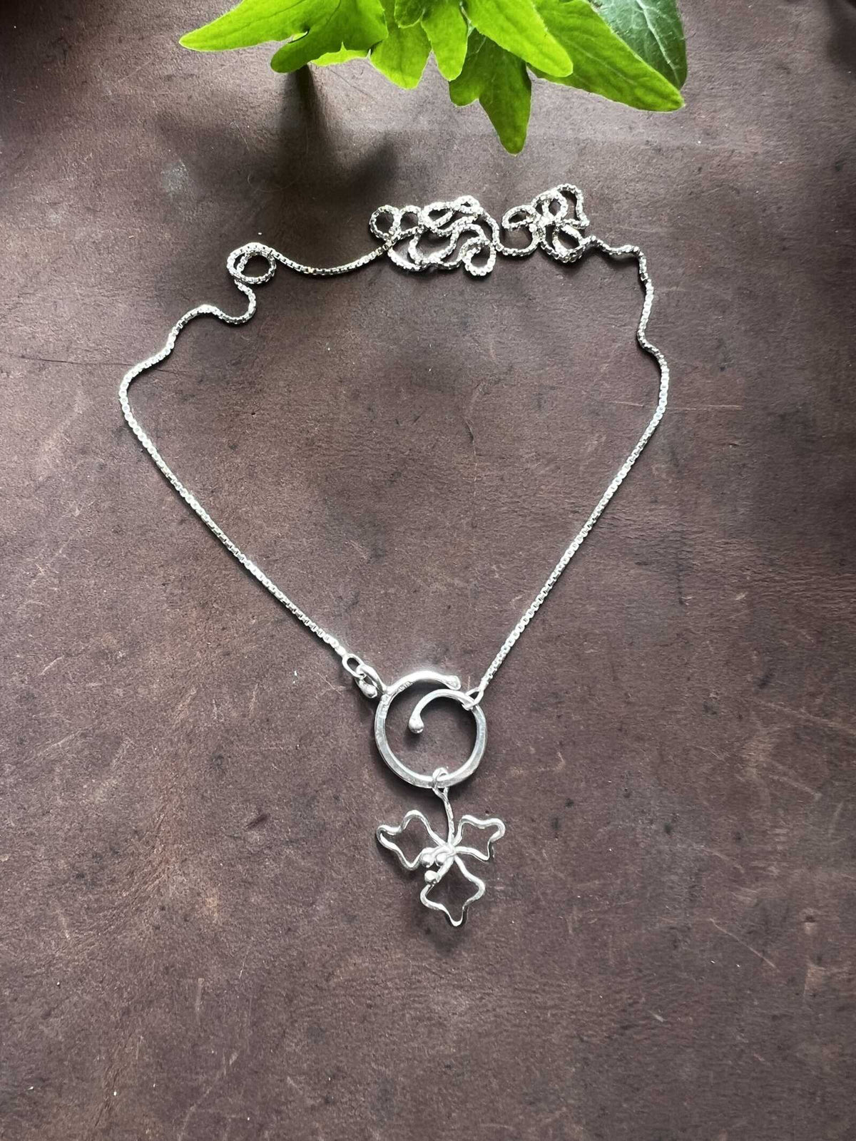 Månadsblomman Oktober Halsband – huvudbild