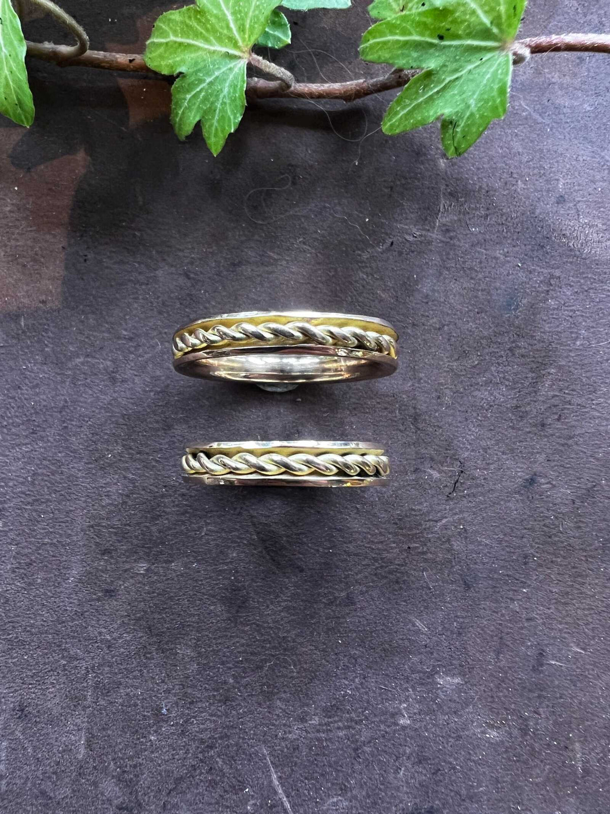 Randig ring 4 mm i 18k rödguld – produktbild 8 av 8