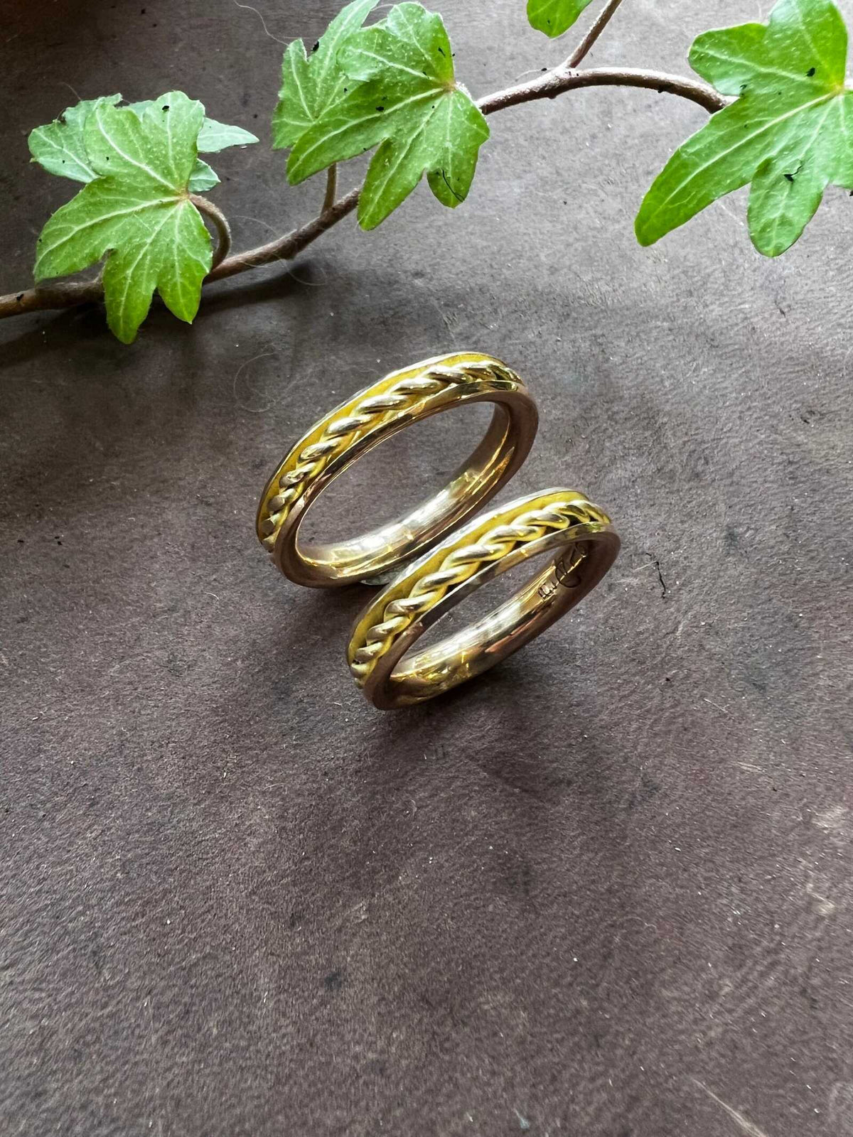 Randig ring 4 mm i 18k rödguld – produktbild 4 av 8