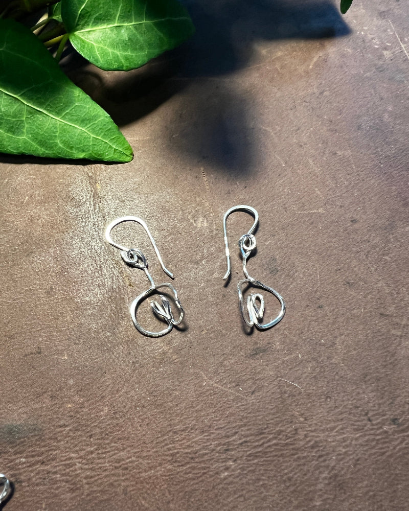 Månadsblommorna Hängande Örhängen silver