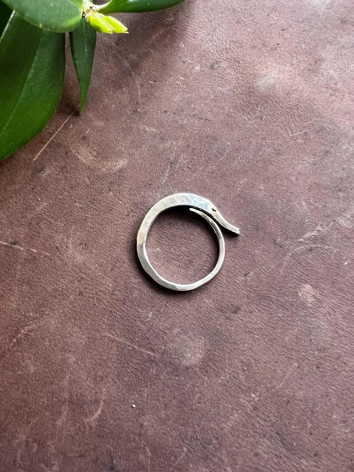 Följeslagaren Ring i återvunnet silver