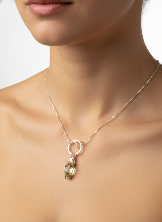 Juvelbagge citrin i nicalås runt hals