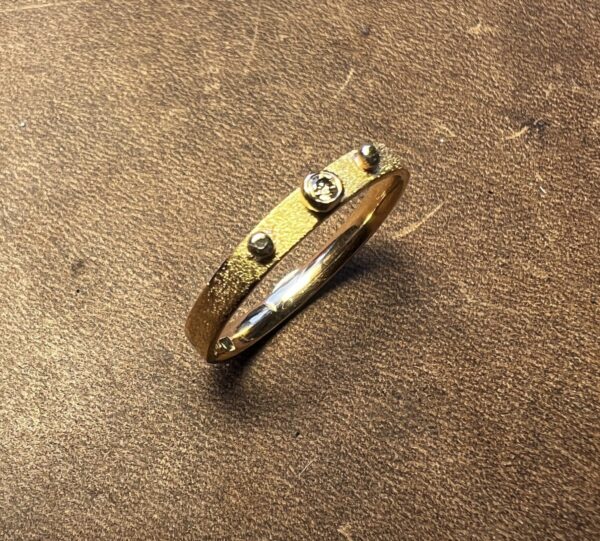 Ring i återvunnet 18k rödguld med coffee-färgad diamant