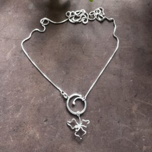 Månadsblomman Oktober Halsband